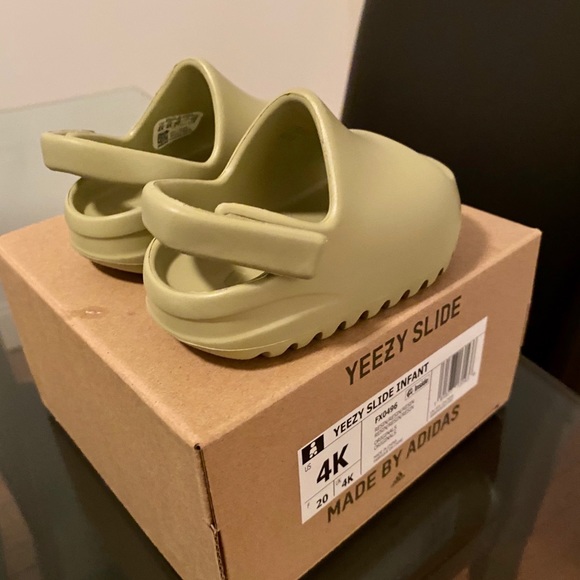 *SOLD* Yeezy Infant slide in “Resin” - Picture 5 of 5